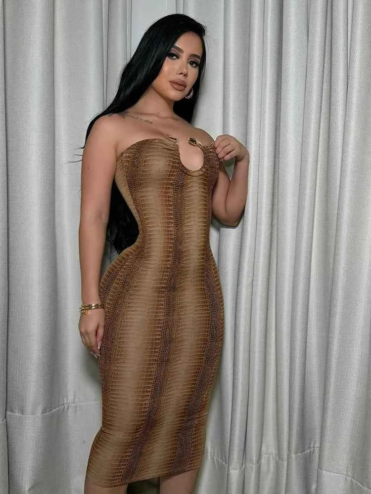 Weird Puss Gradient Strapless Dress. Women Metal Rings Low-Neck Backless Skinny Peach Hip Midnight Club Party Dress.